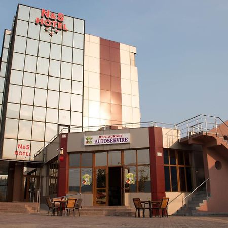 N&S Hotel Barlad Bîrlad Dış mekan fotoğraf